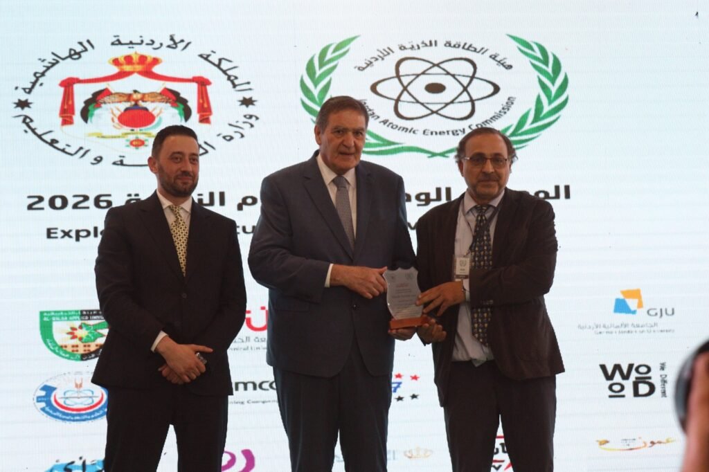 طاولة للتجربة